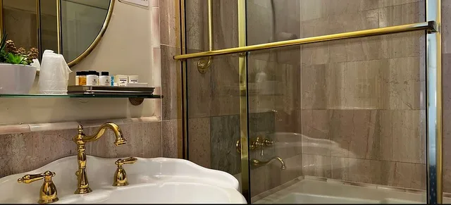 جناح بسرير كينج، The Sterling Hotel 2/3