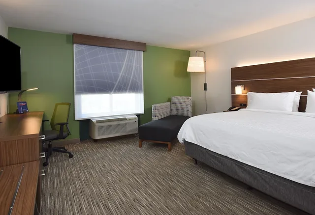 غرفة قياسية بسرير كينج، Holiday Inn Express Hotel & Suites Selma 2/4