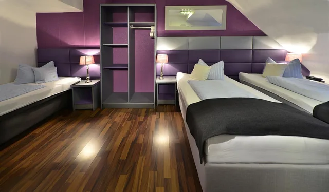 غرفة ثلاثية، Hotel Am Wehrhahn 3/7