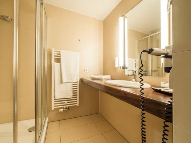 Courtyard, Premium، Hotel an der Oper 5/10