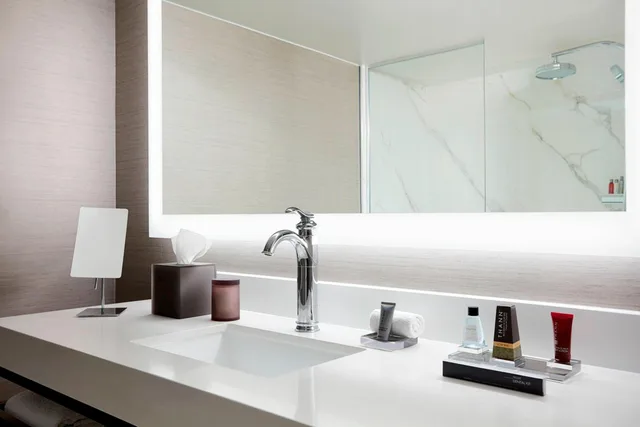 Room, King or Queen Bed, Concierge Level، Charlotte Marriott SouthPark 5/5