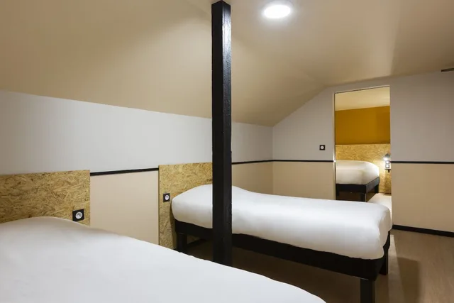 غرفة قياسية بسريرين منفصلين، Greet Hotel Villeneuve La Garenne 4/8