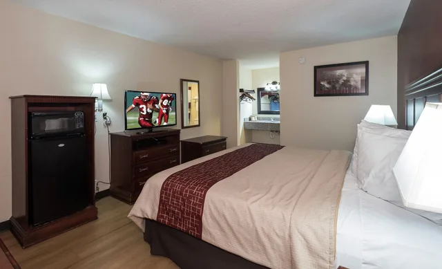 غرفة سوبيريور بسرير كينج، Red Roof Inn Chipley 2/9