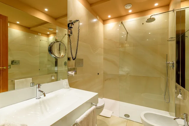 غرفة كلاسيكية رباعية بسرير كوين وسريرين منفصلين، Hotel Sant' Anna 4/10
