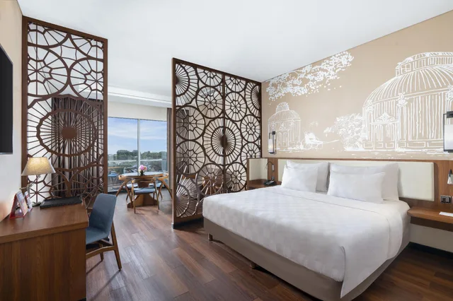 Business, Suite, King Bed, Swiss-Belhotel Airport Jakarta 2/3