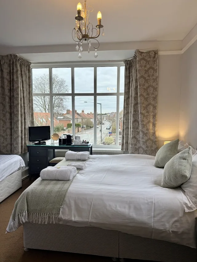 جناح بسرير كينج وسرير فردي، The Crescent Guest House 6/10