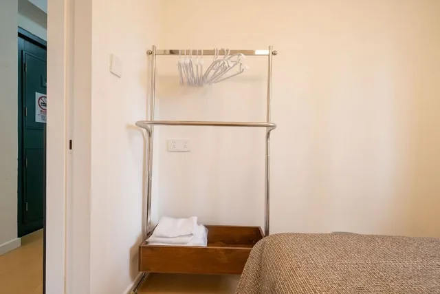 Economy, Apartment, 1 Single and 2 Double Beds، Book and Bed-People's Square 7/10