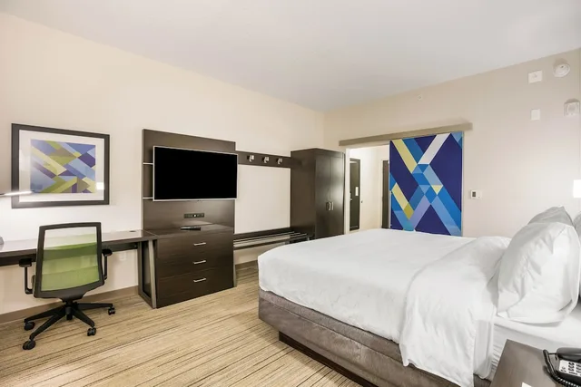 غرفة قياسية بسرير كينج، Holiday Inn Express Suites Jacksonville Town Center 1/3