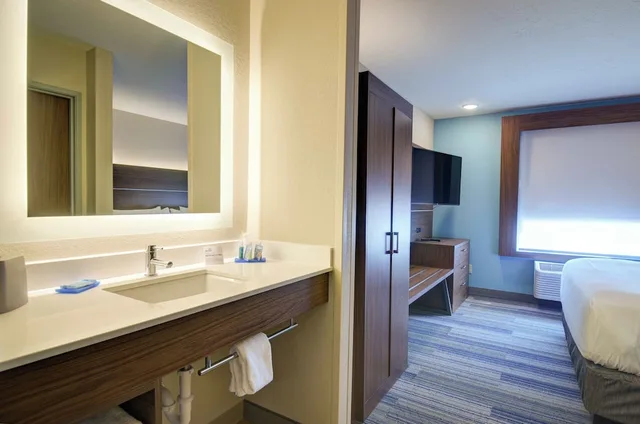 غرفة قياسية بسريرين كوين، Holiday Inn Express Hotel And Suites North Platte 2/2