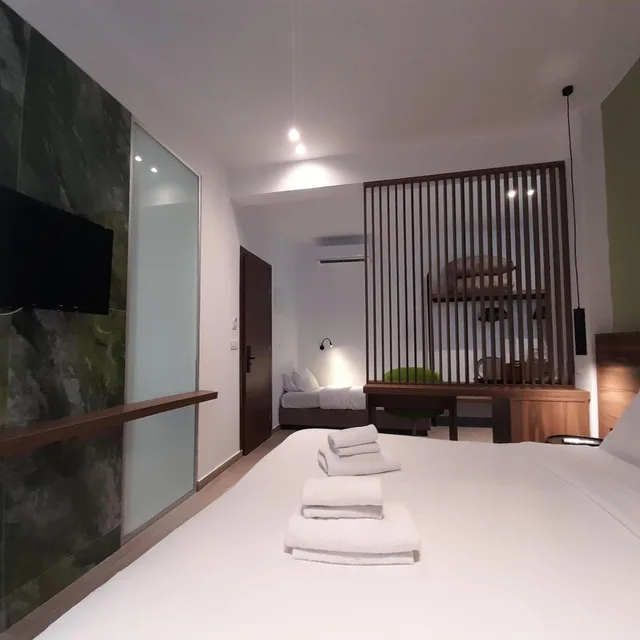 جناح جونيور، Astron Hotel 4/8