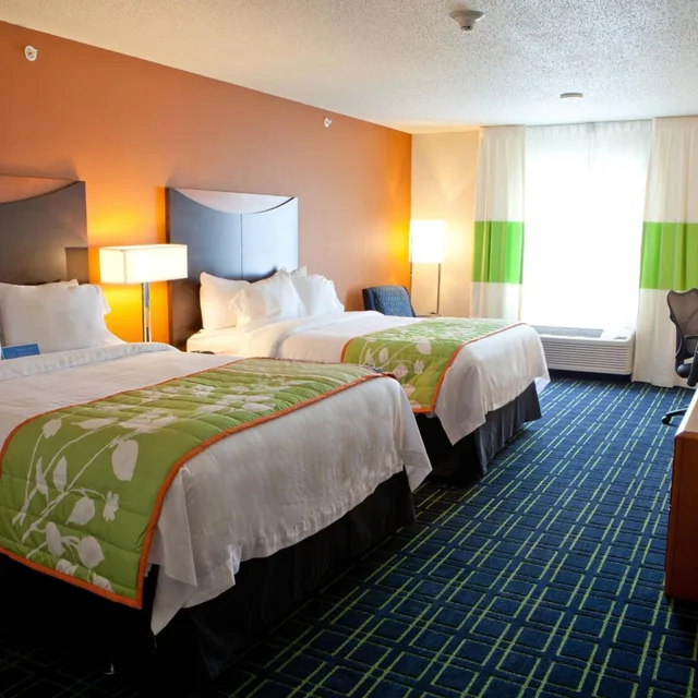 غرفة بسريرين كوين بحوض استحمام لذوي الإعاقة، Fairfield Inn Suites Flint Fenton 2/2