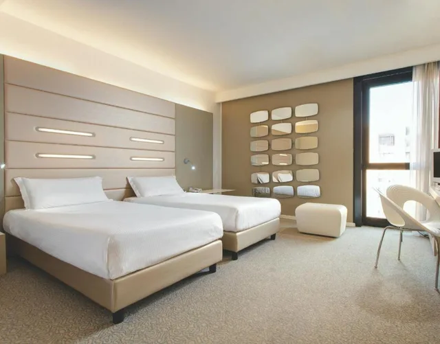 غرفة مفردة بسريرين منفصلين، Best Western Plus Tower Hotel Bologna 1/2