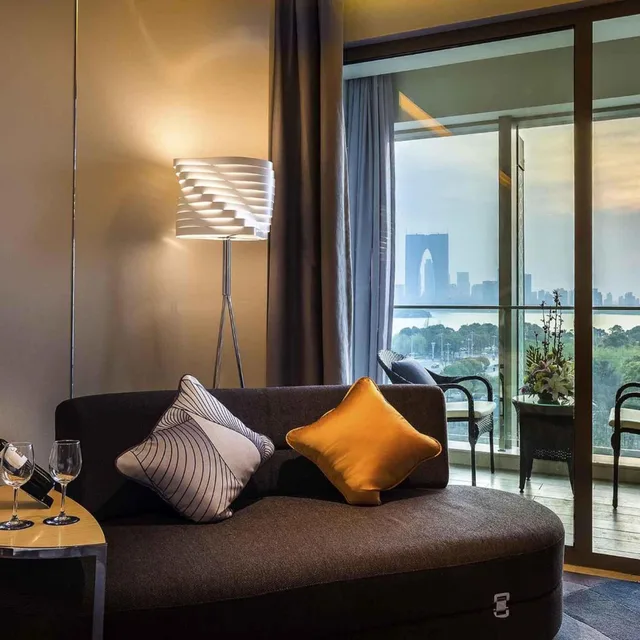 غرفة ديلوكس بسرير كينج بإطلالة على البحيرة، Novotel Suzhou Sip 3/10