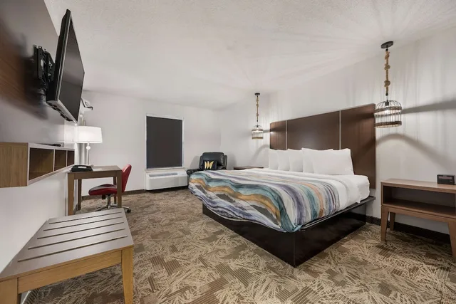 Standard, King Bed, Accessible, SureStay Hotel by Best Western Tuscaloosa Southeast 1/8