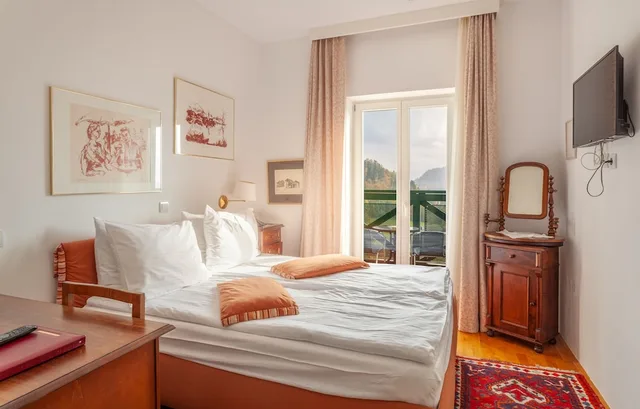 غرفة بسريرين منفصلين بإطلالة على البحيرة بشرفة، Hotel Triglav Bled 2/7