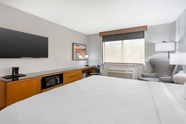 غرفة بسرير كينج، Best Western Holiday Hills 1/8
