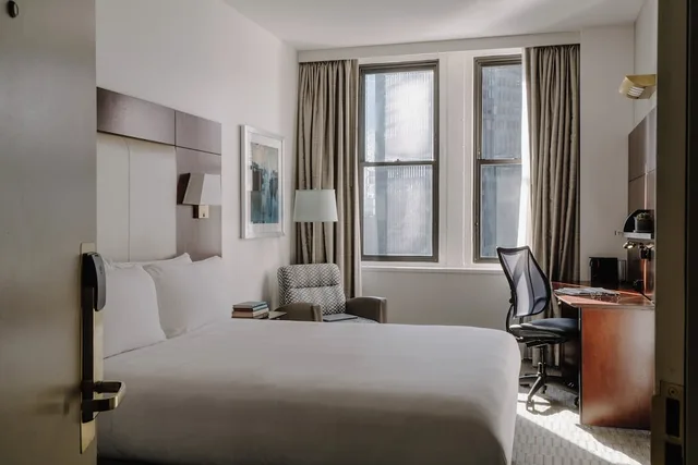 Standard, Queen Bed, Club Quarters, Wacker at Michigan 7/10