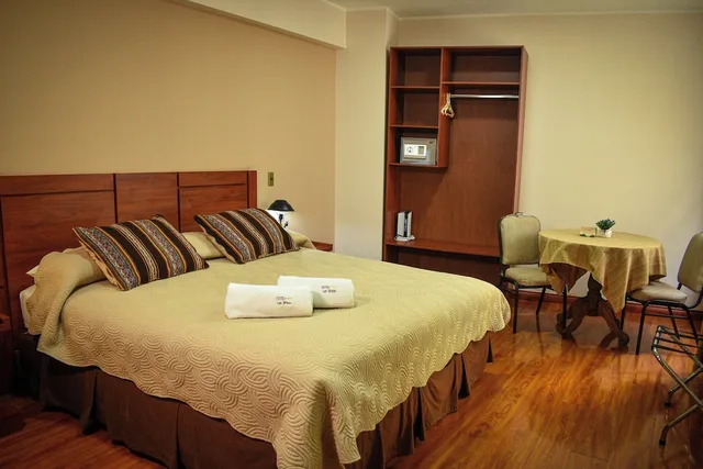 جناح بسرير كوين، Las Brisas Hotel 1/1