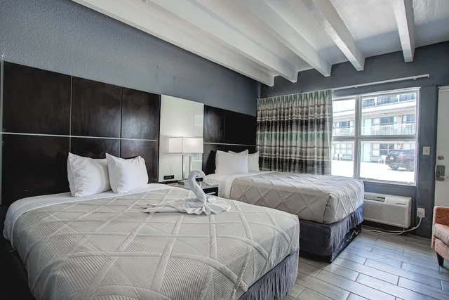 غرفة قياسية بسريرين كوين، Beach House Inn 1/4