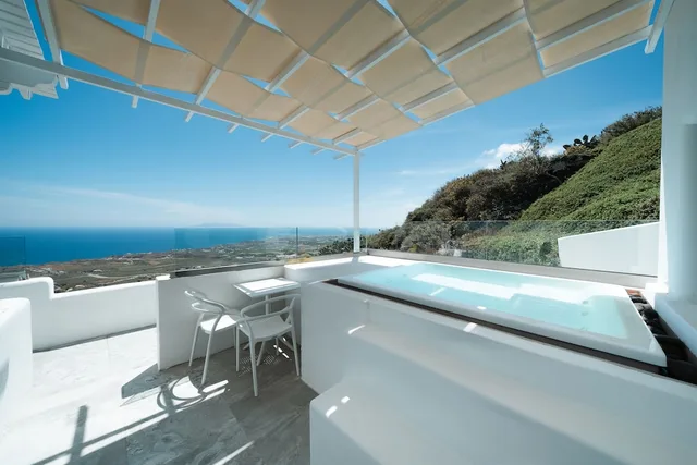 Infinity, Superior, Suite, Queen Bed, Hot Tub، Belle Etoile Villas 3/3