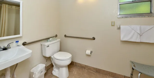 غرفة بسرير كوين لذوي الإعاقة، Americas Best Value Inn Bradenton Sarasota 3/4