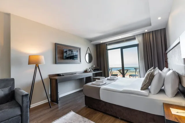غرفة ديلوكس بسرير كوين بإطلالة على البحر مع أريكة، Misal Hotel Trabzon 2/3