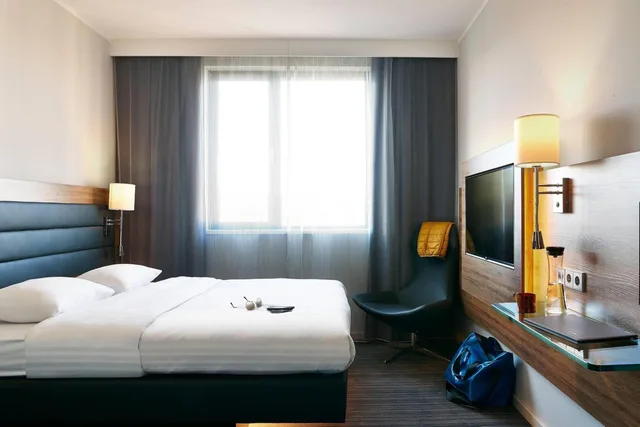 Moxy Sleeper, Guest Room, King Bed, Queen Bed، Moxy Ludwigshafen 2/8