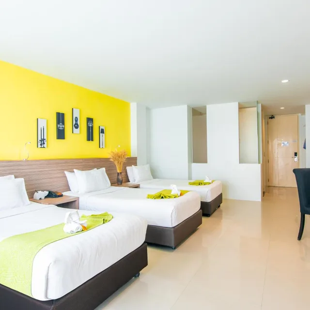 Room, Single Bed, with Extra Bed, View Pent، The Lantern Resorts Patong Phuket 5/9