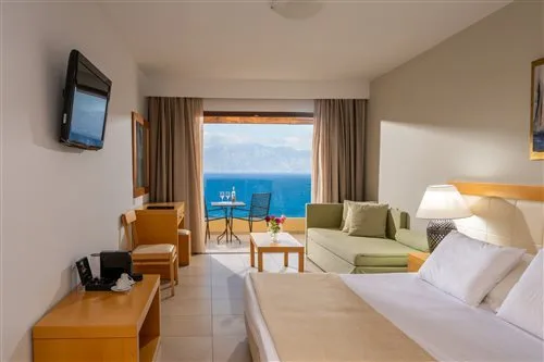 غرفة مزدوجة ديلوكس بسريرين منفصلين بإطلالة على البحر، Miramare Resort & Spa 1/1