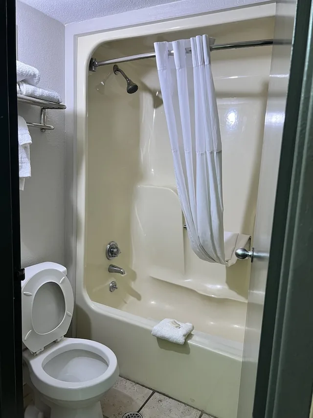 غرفة بسرير كينج لذوي الإعاقة، Days Inn By Wyndham College Park Airport Best Road 8/10