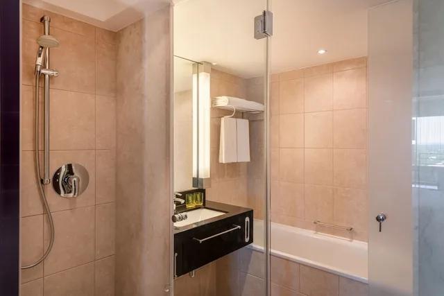 جناح ديلوكس بغرفتي نوم، Four Points by Sheraton Munich Arabellapark 8/10