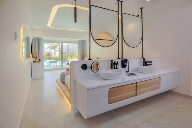 Deluxe Swim Up Room، White Hills Resort 1/1