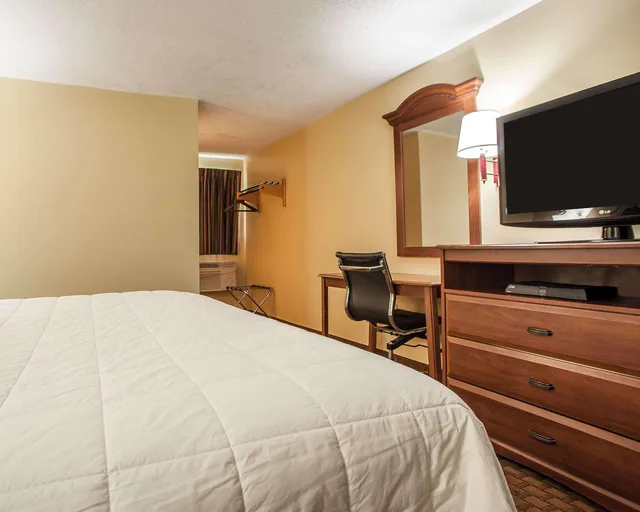 غرفة بسرير كوين، Econo Lodge Newton, NJ 1/2