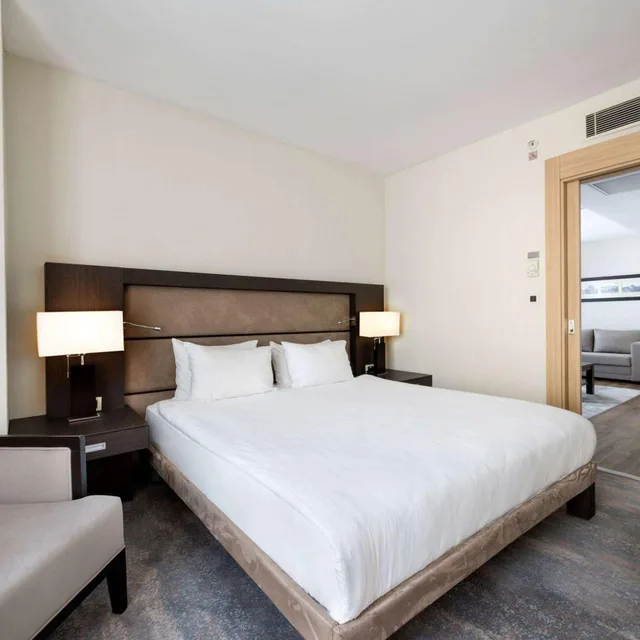 جناح جونيور مع أريكة، Ramada Plaza By Wyndham Istanbul City Center 1/6