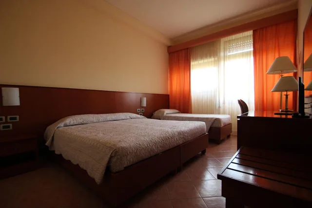 غرفة قياسية ثلاثية، Hotel Oasi Dei Discepoli 1/5