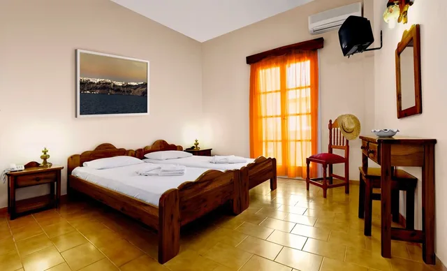 1 Bedroom, Apartment, 3 Beds, Sofa, Dolphins Apartments 1/1