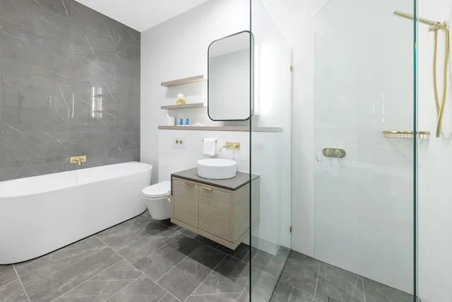 3 Bedrooms, Sky, Penthouse, 3 King Beds, Meriton Suites Surfers Paradise 5/6