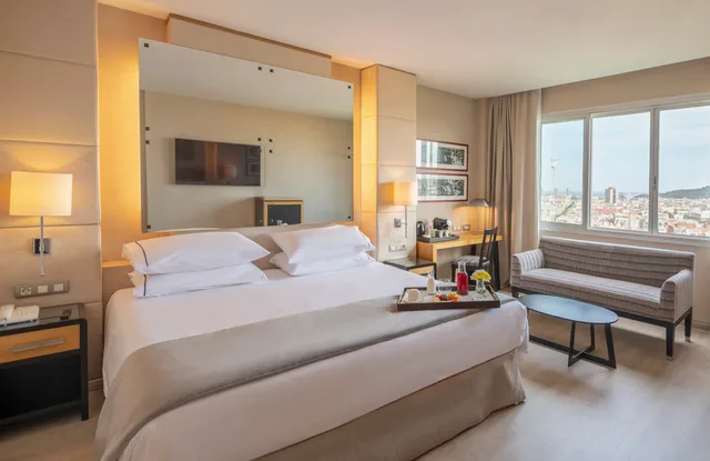 غرفة سوبيريور بسرير مزدوج بإطلالة، Hotel Hesperia Barcelona Presidente 1/3