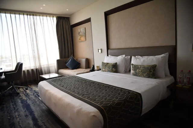 Skyline، Sayaji Hotel Vadodara 1/2