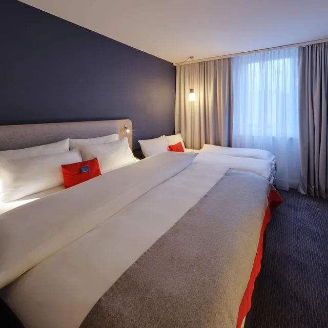 Room, Double Bed, Sofa, HOLIDAY INN EXPRESS FRANKFURT AIRPORT 1/6
