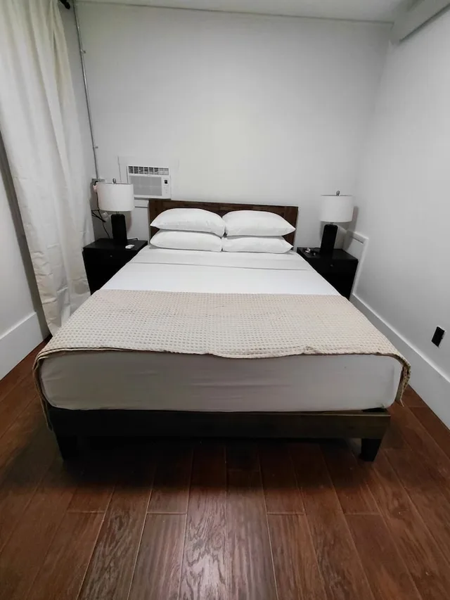 شقة بسريرين كوين، Arrowhead Motel 2/6