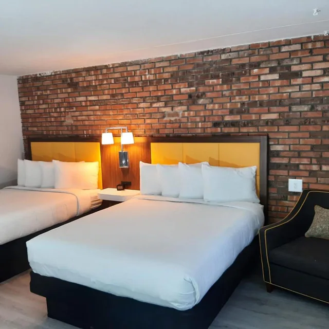 غرفة تنفيذية بسريرين كوين، Penn Lodge Hotel & Suites 1/5