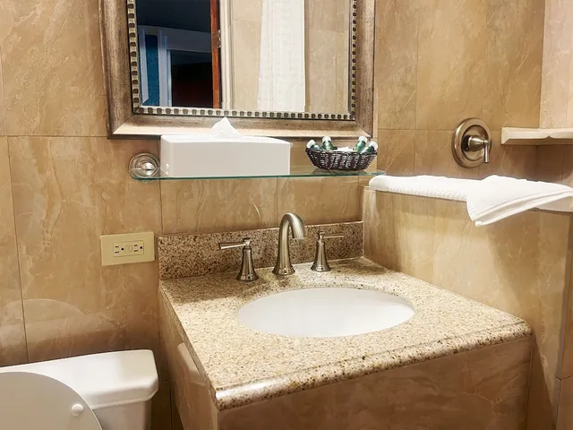 غرفة بسريرين مزدوجين بإطلالة على البحر، Lindbergh Bay Hotel And Villas 5/5