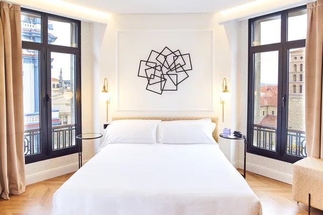Superior, with Extra Bed, Occidental Leon Alfonso V 2/2