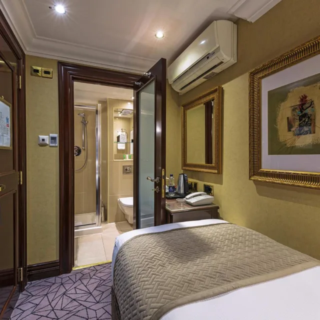 Room, Single, Small, Hyde Park International Hotel 3/10