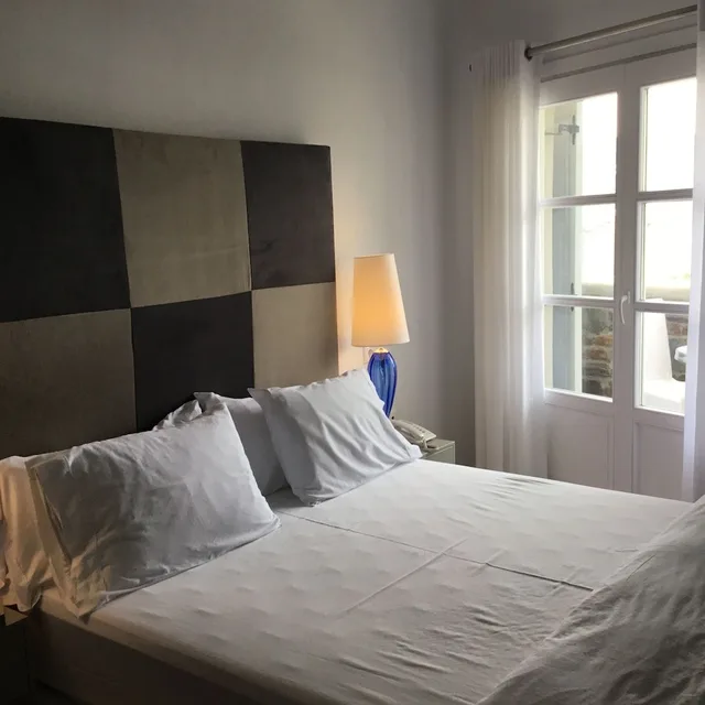 غرفة سوبيريور بسرير كينج بإطلالة جزئية على البحر، Smy Mykonos Suites Villas 2/10