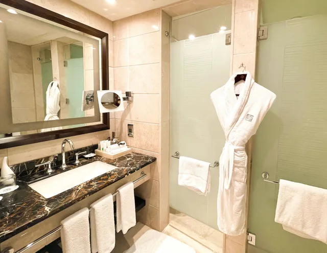 غرفة ثلاثية بثلاثة أسرّة بإطلالة على المدينة، فندق ساعة مكة فيرمونت(Makkah Clock Royal Tower A Fairmont Hotel) 9/10