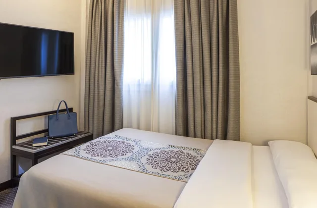 غرفة مفردة، Macia Plaza 5/13