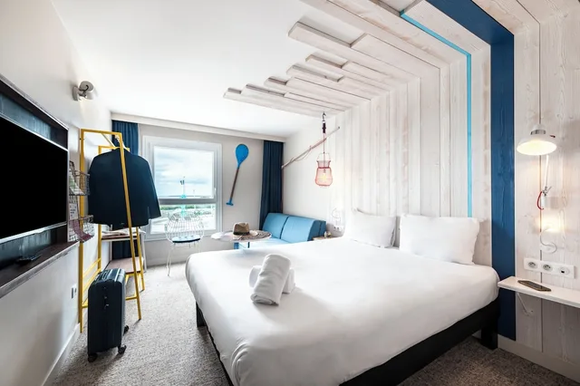 Room, Double Bed, Country Side View, Sofa، Ibis Styles La Rochelle Thalasso Chatelaillon 3/10