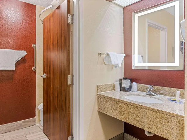 غرفة بسرير مزدوج لذوي الإعاقة، Clarion Pointe Savannah Gateway I-95 5/8